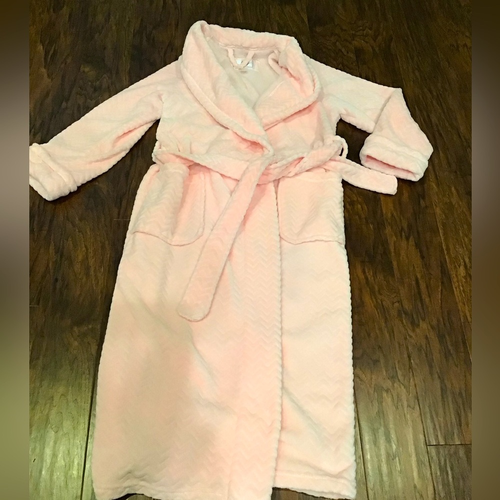Pink Robe - Picture 2 of 5